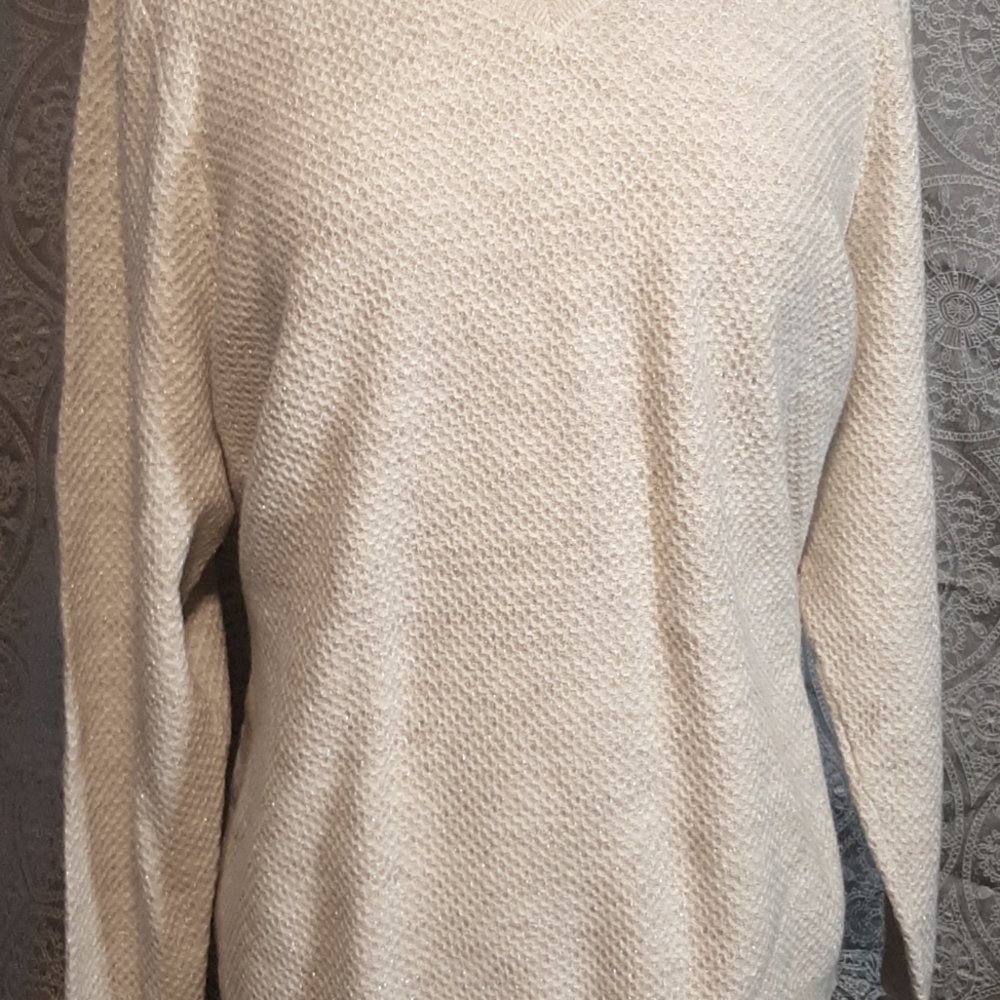 Sparkling v-neck waffle sweater